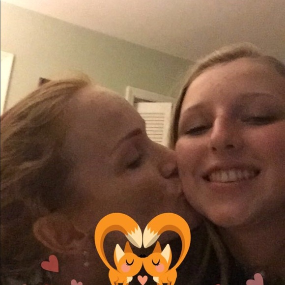 Meet your Posher, MissD... Mom of 3 🤪 - Picture 2 of 3